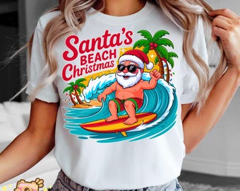 Papá Noel divertido navideño PNG, diseño de Papá Noel surfeando en Navidad PNG, clipart de vacaciones de Papá Noel, sublimación navideña de verano PNG, regalo de camiseta de Papá Noel de Navidad