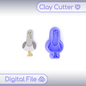 Op de afbeelding: Een digitaal bestand voor een 3D-geprinte klei-snijder in de vorm van een cartoon-meeuw. De snijder is lichtblauw en de meeuw is wit met grijze vleugels. De snijder wordt getoond naast een 3D-geprinte meeuw.