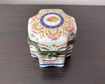 青い香水瓶が入ったリモージュの花柄の小物入れ。 - Etsy 日本