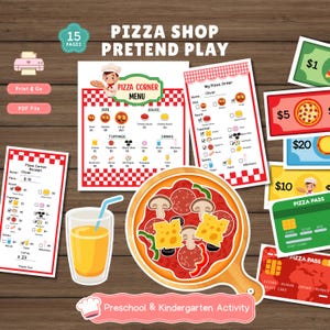 Pode incluir: Um conjunto imprimível de brincadeira de faz de conta de pizzaria com menu, formulários de pedido, recibos, dinheiro de brinquedo, cartões de crédito, um copo de suco de laranja e uma pizza em uma tábua. O texto inclui Pizza Shop Pretend Play.