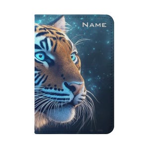 Gepersonaliseerde reispaspoorthouder tijger – aangepaste naam jungle dierenontwerp – uniek cadeau voor frequent flyers, studenten en zakenreizen