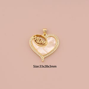 Pingentes de pingentes de coração Fritillaria, pingentes de pingentes de ouro 18K MOM, pingentes de letras CZ Pave para fabricação de joias DIY