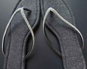 Chanclas de mezclilla con diamantes de imitación: sandalias negras brillantes de tacón bajo, pantuflas para mujer