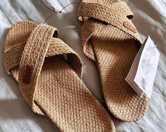 Sandálias masculinas de cânhamo para o verão, chinelos de linho unissex, chinelos de casa respiráveis e antiderrapantes, chinelos de dedo para uso interno, sandálias de linho tailandesas para homens.