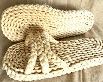 Handwoven Corn Husk Slippers, Natural Straw House Shoes, Breathable Open-Toe Indoor Sandals, Boho Home Footwear for Men & Women