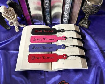 Brat Tamer - Marque-page pagaie en similicuir avec pompon - Smutmark - Marque-page de lecteur romantique sombre épicé - Bordure fine