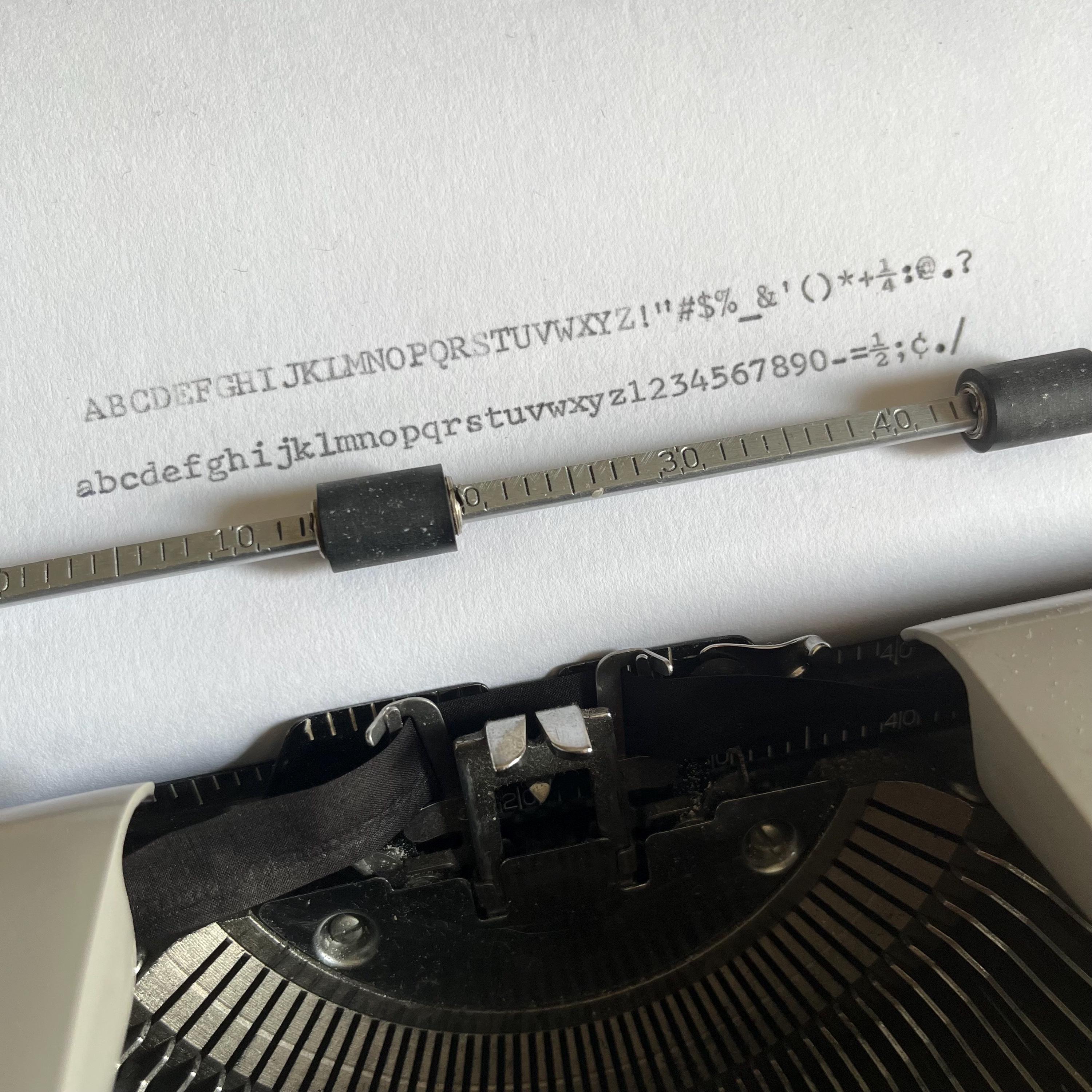 1960年代のヴィンテージ Royal Futura 800 ポータブル手動タイプ