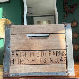 Antique Wooden Fairfield Dairy Farms Divided Crate. RARE. Troy Hills NJ