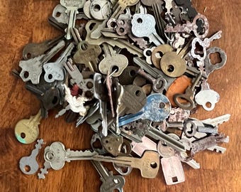 Lot of Vintage Keys 135 Keys Vintage Lot DIY Craft Supplies Steampunk Industrial Jewelry