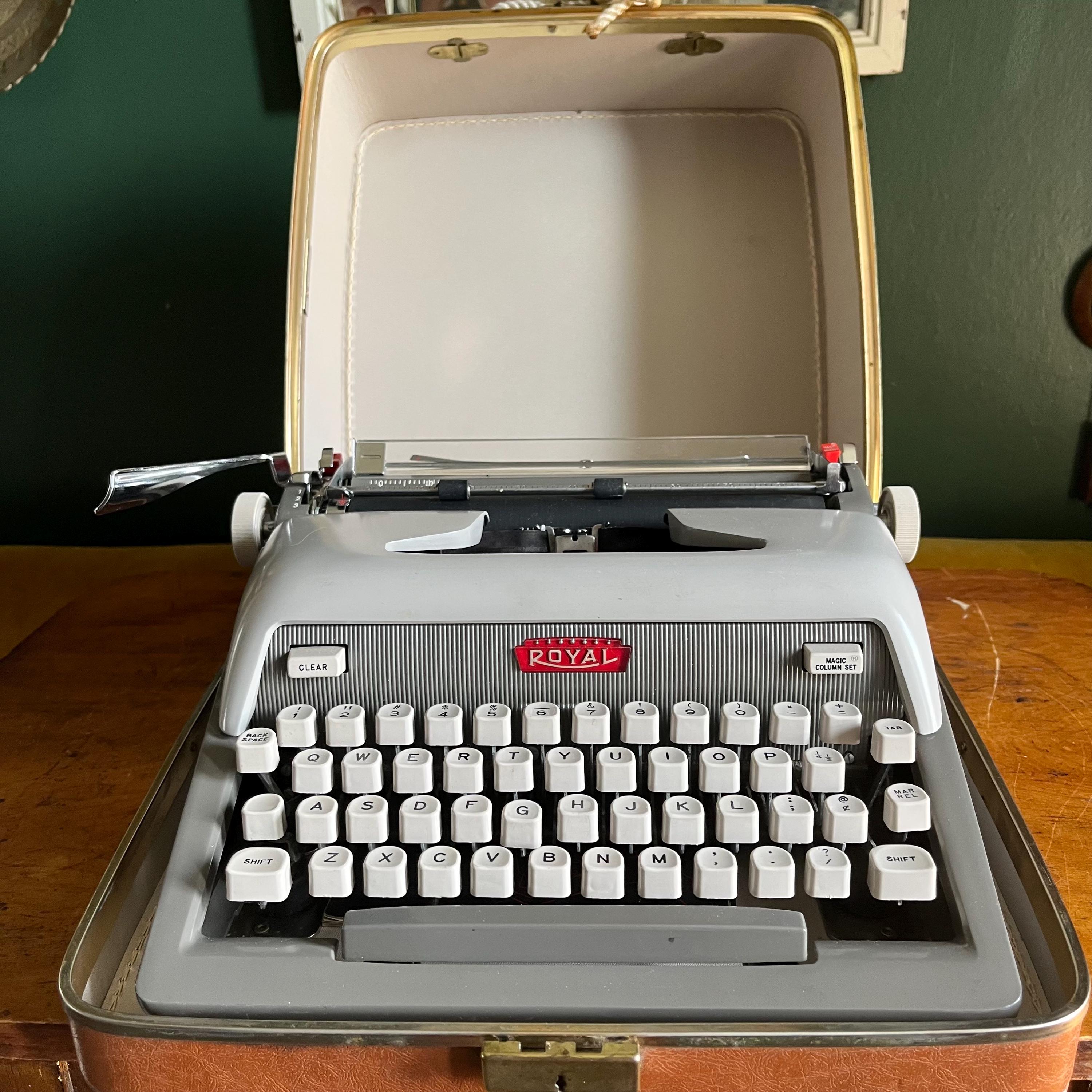 1960年代のヴィンテージ Royal Futura 800 ポータブル手動タイプ