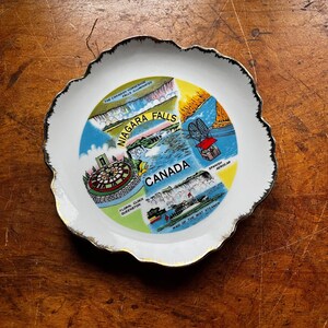 Vintage Canada Canadian Niagara Falls Souvenir Plate. Wall Decor. Hanging Plate. Commemorative Plate.