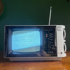 Vintage 1988 Radio Shack Realistic Portavision  TV Radio Model 16-113 Portable TV Silver 1980s