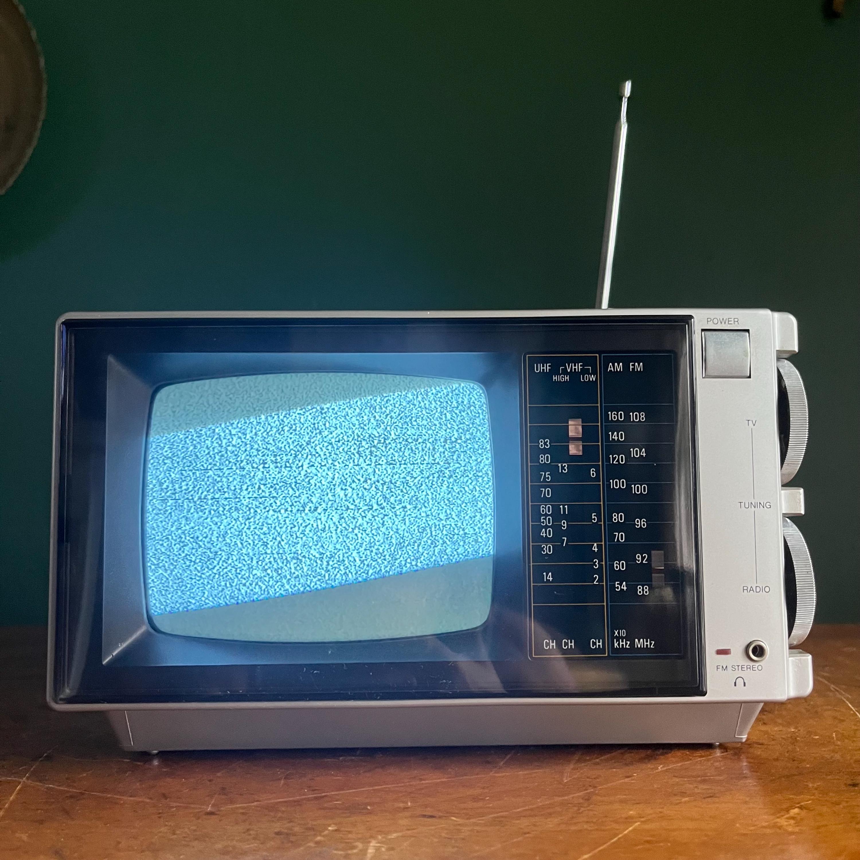 Téléviseur portatif TV32102 - Série Television Reela-Radio, Reela- .o