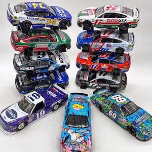ナスカー 1/64 1/24 ミニカー 楽天市場】LIONEL×ムーンアイズ NASCAR トヨタ スープラ ムーン
