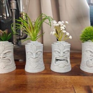 Doniczka i świecznik Tiki Head – Mini Tiki Decor – Doniczka na sukulenty – Świecznik LED na podgrzewacze – Tropikalna dekoracja – Zestaw 4 twarzy