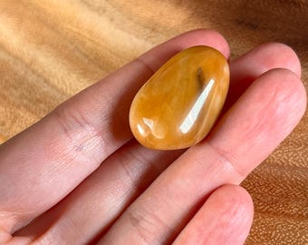 Natural Yellow Cream Agate Palm Stone | 15 grams weight | Freeform Rounded | 75 Carats | Soothing Fit Polished Tumbled FF