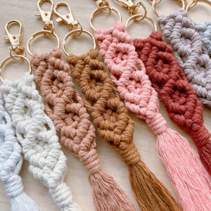 Handmade Macrame Keychain, Minimalist Key Fob, Macrame Keychain, Bridesmaid Keychain, Gift for friends, Mother&#39;s Day Gift