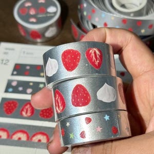 Ruban adhésif Washi en feuille d'argent avec fraises et étoiles, papeterie kawaii pour la tenue d'un journal de scrapbooking, projet artistique d'autocollants, décoration [échantillon à découper]