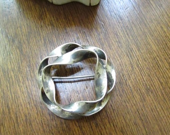 Double Silver Ribbon Pin - Wavy Ribbon Wreath Brooch - Vintage Silver Jewelry