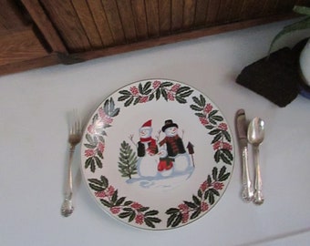 Snowman Family Dinner Plates by GEI – Set of 2 Plates -Holiday Snowmen, Family of 3 –Fun Holiday Dinnerware –Vintage Christmas Holiday China