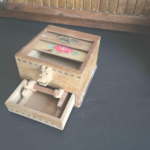 Vintage Dog Cigarette Dispenser – 1940’s Japan Rolltop Lift Up Cigarette Dispenser – Wood & Handpainted Vintage Tobacciana