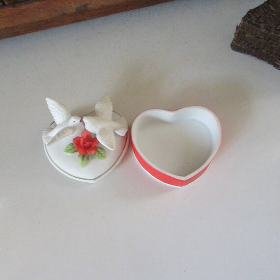 Lefton Heart Trinket Box – Red & White Heart Shap… - image 5