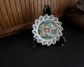 Small Arkansas Souvenir Plate with Openwork “Razorback” Border – Razorbacks Home – The Wonder State – Vintage Collectible 5” Souvenir Plate
