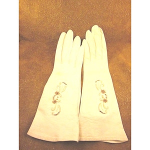 Vintage French White Leather Kidskin Gloves – Beaded & Embroidered Floral Pattern - Size 6.5 – Made in France