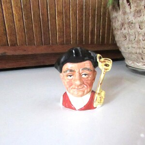 Gaoler Toby Mug –Character Jugs of Williamsburg - Miniature Vintage Royal Doulton Gaoler Character Mug D6584 –Small Gaoler Toby Jug - Galler