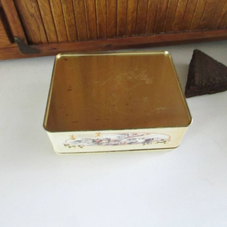 Monroe Wisconsin \u2013 Swiss Colony Truffles Tin \u2013 Vintage Christmas Metal Tin /& Advertising D\u00e9cor Christmas in Town Square Town Square