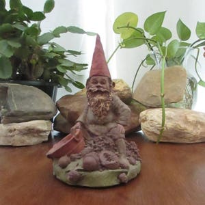 Sorghum of Glade Valley Gnome Sculpture – Thomas Clark Gnome Amidst Sorghum Berries & Syrup Statue – Retired Collectible Gnome –Cairn Studio