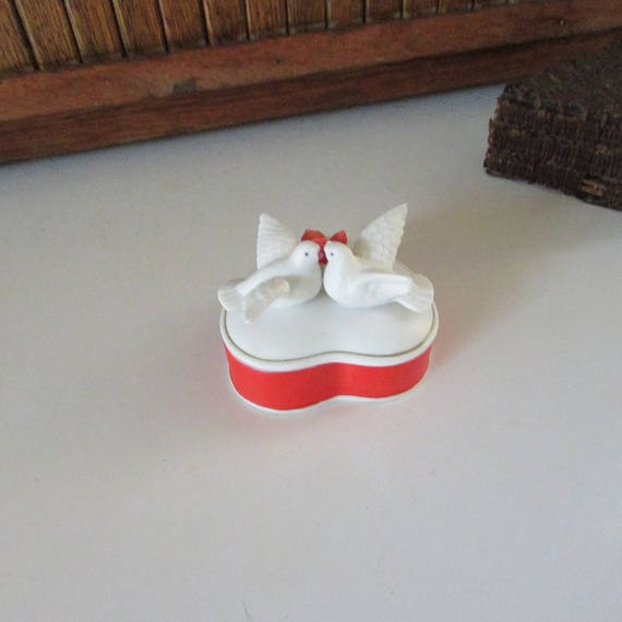 Lefton Heart Trinket Box – Red & White Heart Shap… - image 4