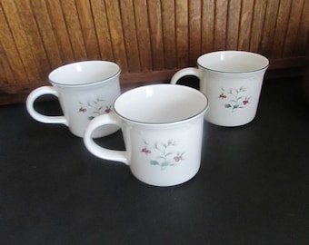 Pfaltzgraff Winterberry Mug – 10 Ounce Coffee Mug – Holly with Red & White Berries - Set of 3 – Vintage Pfaltzgraff Christmas Dinnerware