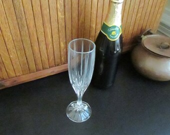 Berkeley Champagne Flute – Tall Champagne Glass – Vintage Discontinued Mikasa Stemware Replacement Glass