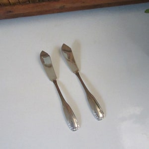 Pfaltzgraff 7 Roses Butter Knife – Set of 2 Butter Knives/ Spreaders- Vintage Pfaltzgraff Stainless Steel Flatware  Pattern PFF15 Silverware