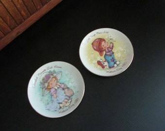 Boy and Girl Avon Mother’s Day Plates– 1981 Cherished Moments Last Forever &1982 Little Things Mean A lot –Set of 2 Vintage Collector Plates