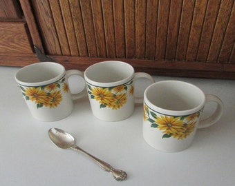 Yellow Sunflower or Daisy Mugs – Set of 4 Vintage 8 ounce Ceramic Coffee Cups – China Pearl/ Thomson Pottery – Dishwasher & Microwave Safe