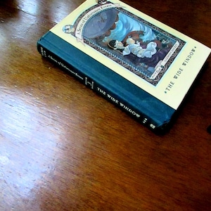 The Wide Window – ASOUE Book 3– A Series of Unfortunate Events by Lemony Snicket –First Edition Vintage Brett Helquist Illustrated Hardcover
