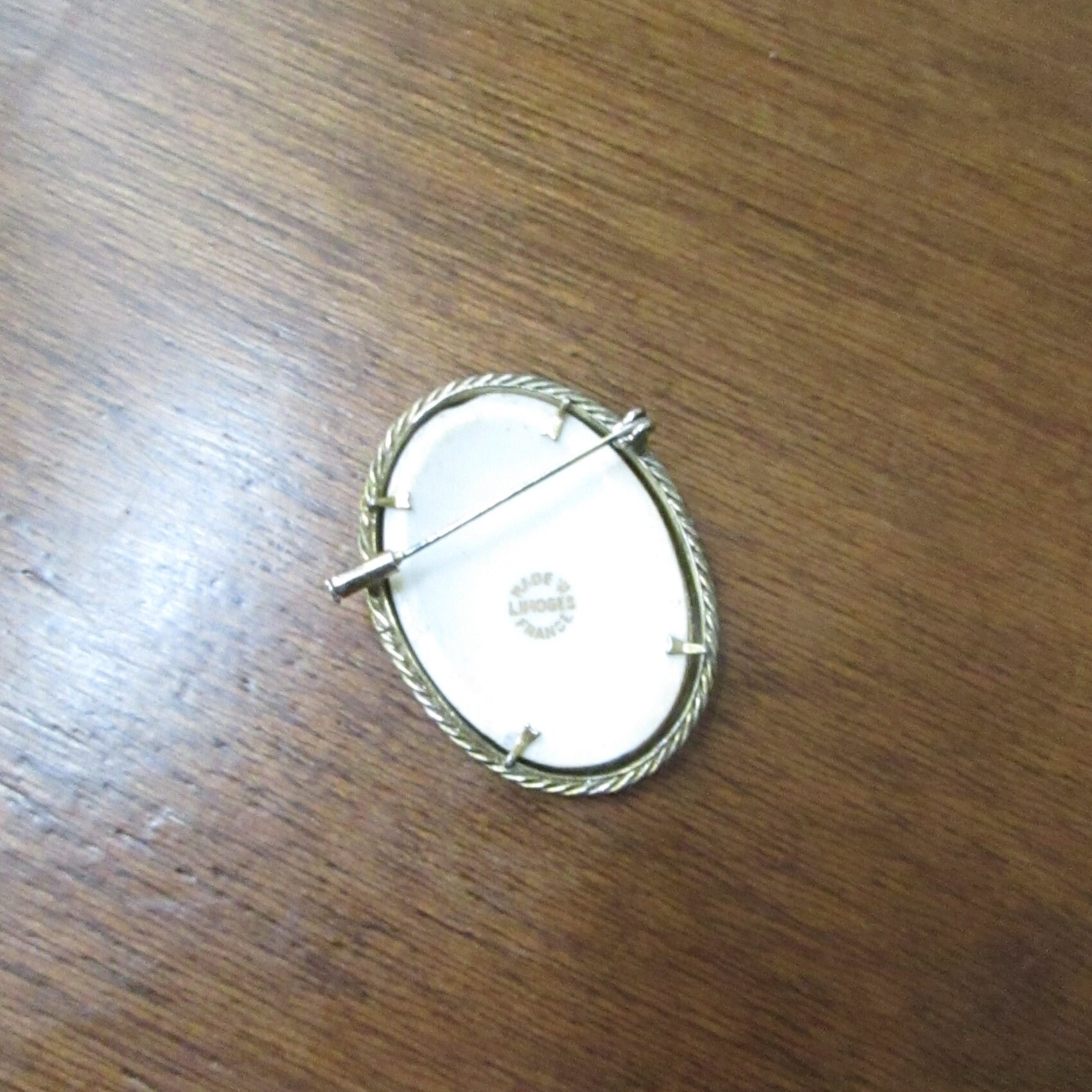 Broche Florale J.P. Limoges – Métal Doré, Relief, Année 2010, Occasion