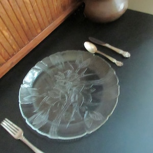 Arcoroc Canterbury Crocus Dinner Plates – Set of 4 Arcoroc Crystal Plates – Vintage Clear Pressed Patterned Glass Floral Dinnerware