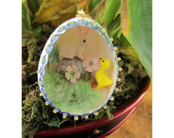 Confused Bunny and Chick Diorama Egg Ornament - Handmade Egg Art Easter Decoration - Whimsical Easter Decor