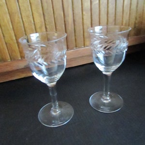 Laurel Wreath Optic Wine or Cordial Glasses – Cut Glass Stemware – Set of 2 Glasses – Discontinued Vintage Stemware by Seneca Glass Co.