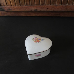 Colorful Floral Heart Trinket Box – Lippelsdorf Porcelain Heart Box – Small Ceramic Jewelry Box – Vintage Lippelsdorf Collectible Box