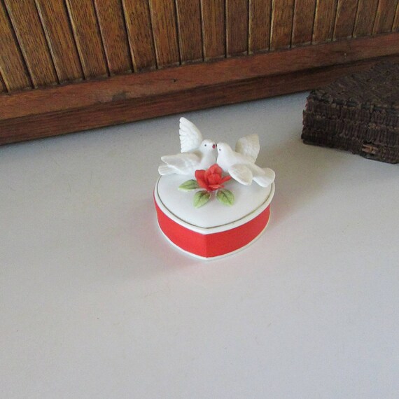 Lefton Heart Trinket Box – Red & White Heart Shap… - image 3