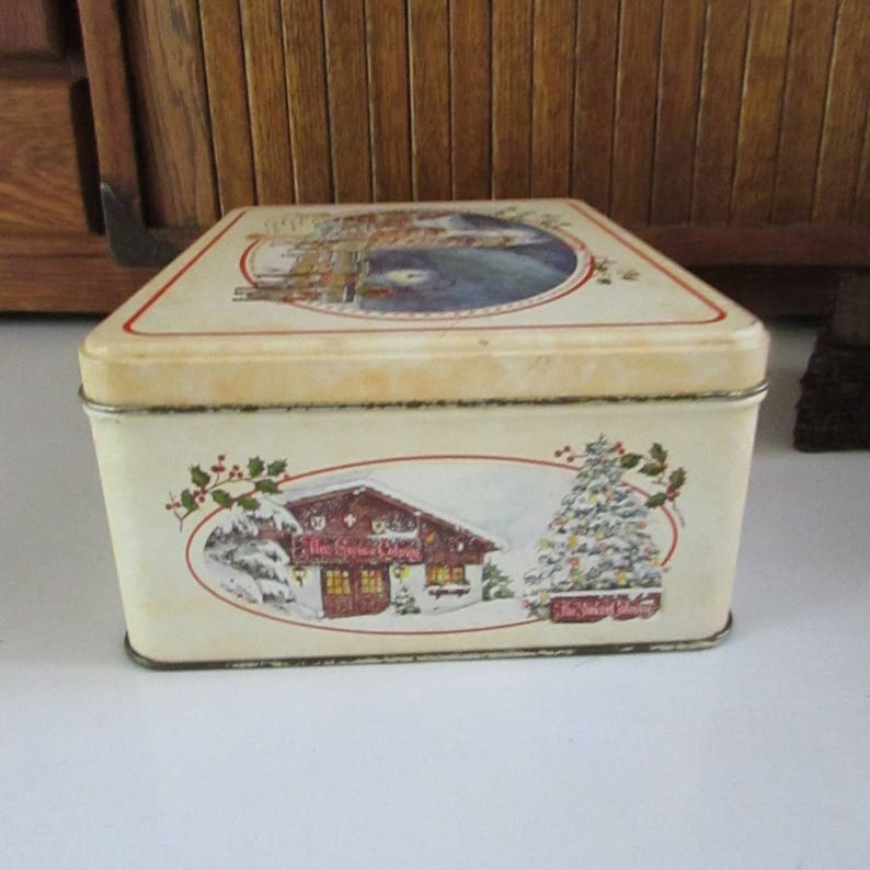 Monroe Wisconsin \u2013 Swiss Colony Truffles Tin \u2013 Vintage Christmas Metal Tin /& Advertising D\u00e9cor Christmas in Town Square Town Square