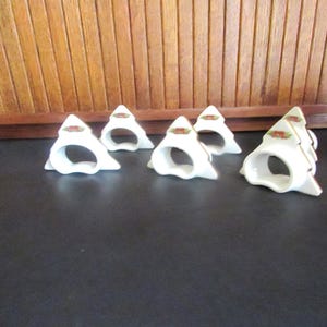 Ceramic Christmas Treasure Christmas Tree Napkin Rings – Boxed Set of 6 Napkin Holders -Traditional Vintage Holiday Tableware Décor