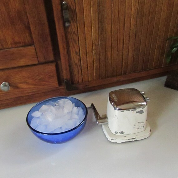Vintage Countertop Crusher Hand Crank White Swing A Way Etsy