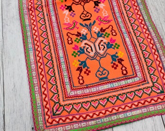 Vintage Hmong Stoff Hill Tribe, Hand bestickt Tribal Textil, Tribal Wandbehang