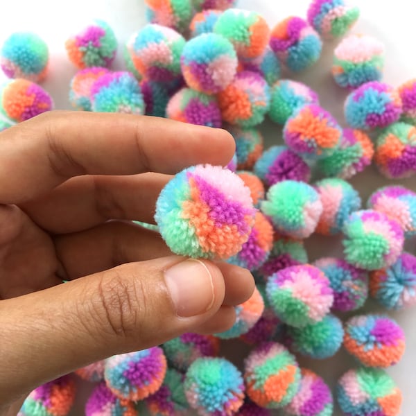 Pompones de hilo pastel: bolas de 2,5 cm para manualidades, bisutería y guirnaldas decorativas