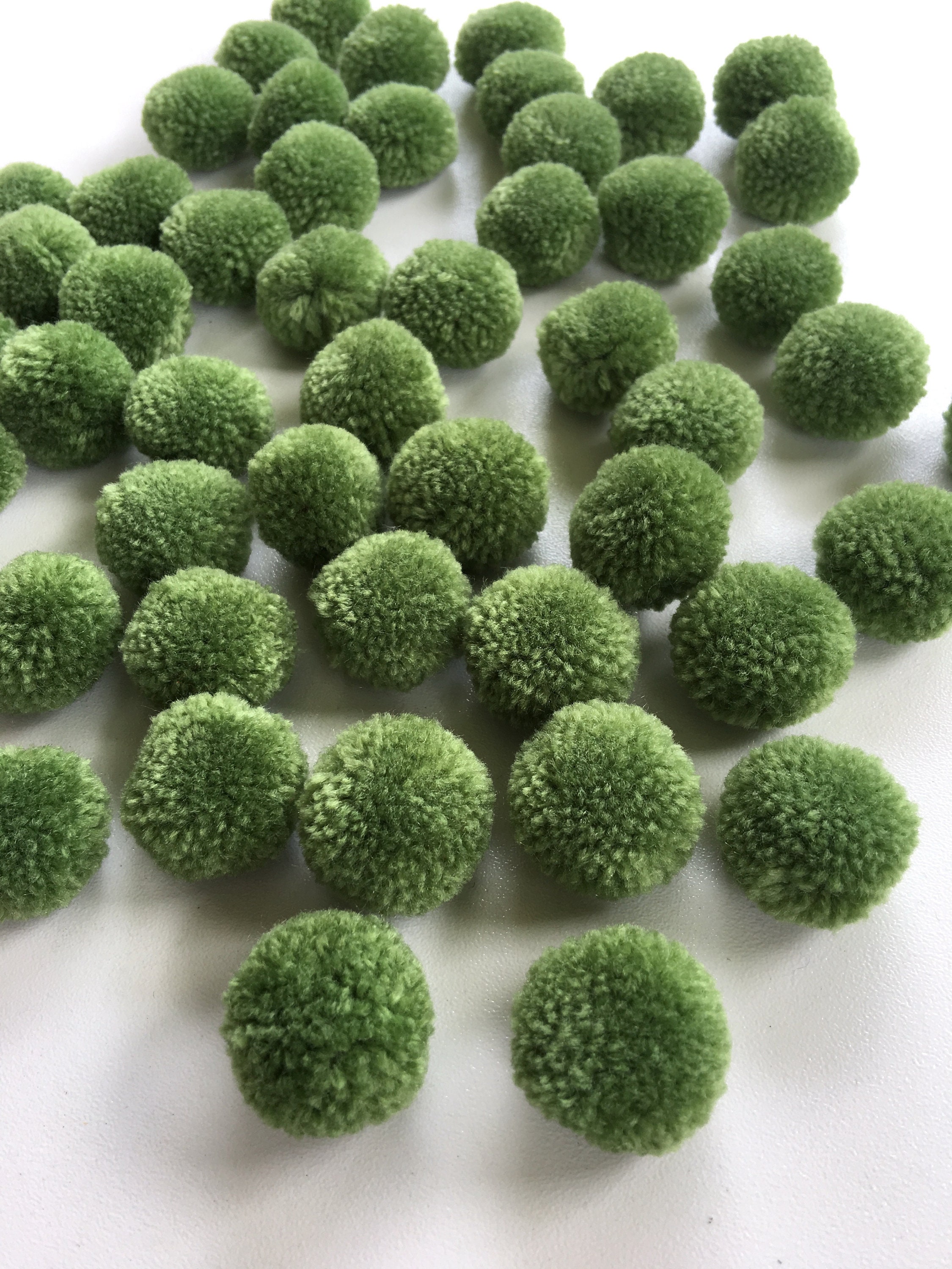 Grass Green Yarn Pom Poms 1 Inch Decorative Ball Jewelry -  in 2023